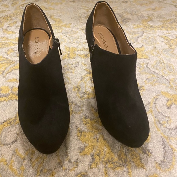 Adorable booties - Picture 2 of 6